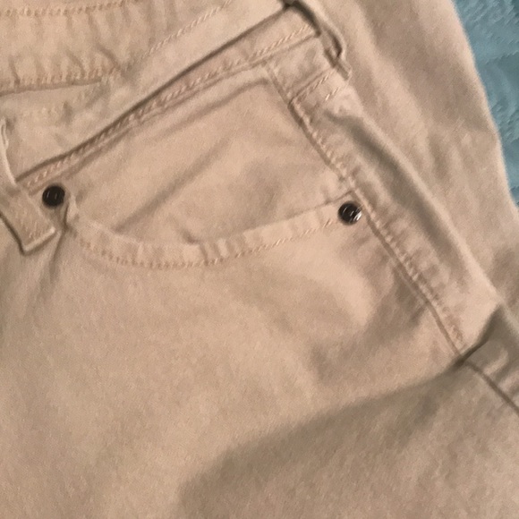 ❤️(51) Ladies Levi’s low rise boot cut khaki jeans in great condition. 12 short - Picture 10 of 12